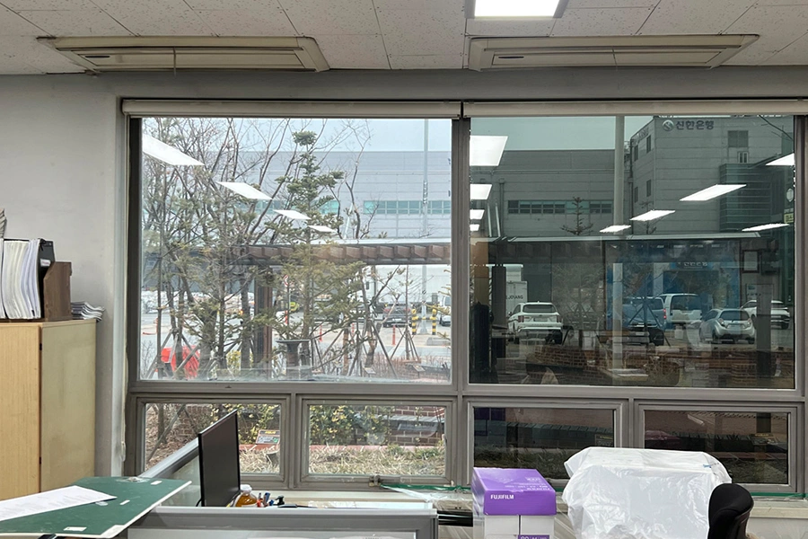 출입문 유리 안전필름 시공 상세