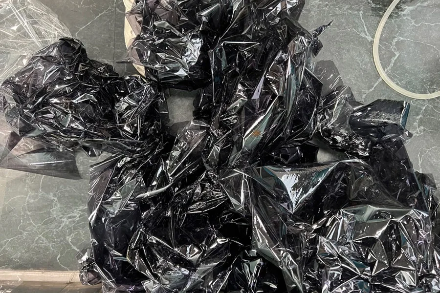사옥 건물 측면 외관, 도로변에서 바라본 전경